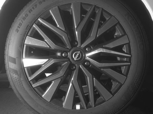 Used 2025 Nissan Altima 2.5 SV image 15