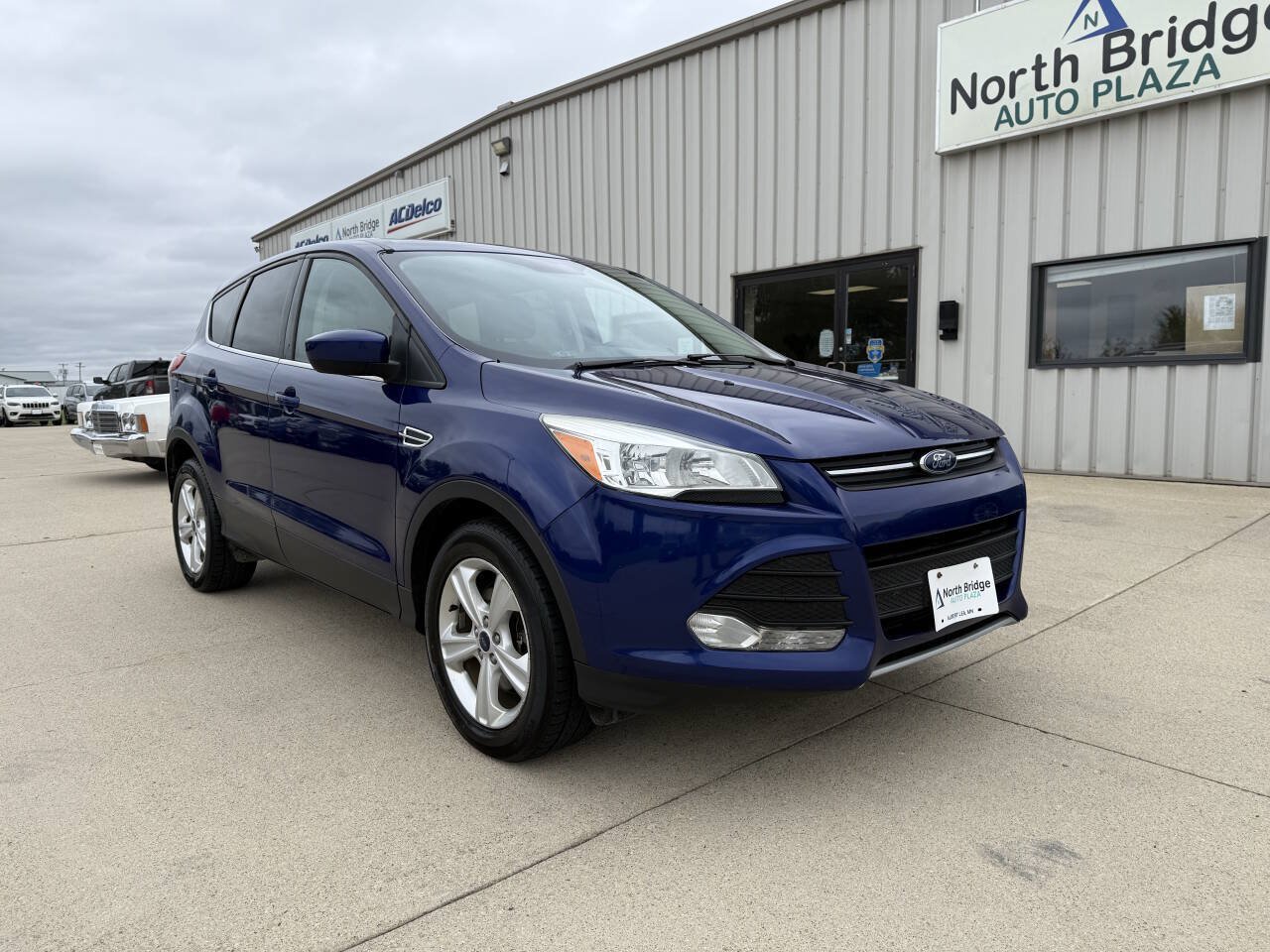 Used 2016 Ford Escape SE AWD/4WD image 1