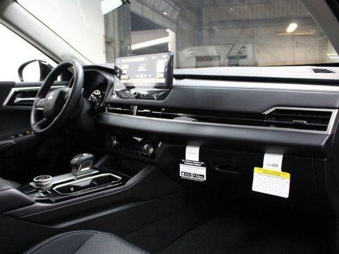 New 2025 Mitsubishi Outlander ES image 19