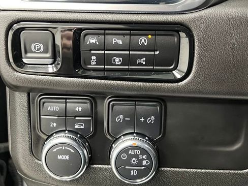 Used 2025 GMC Yukon XL Elevation AWD/4WD image 31