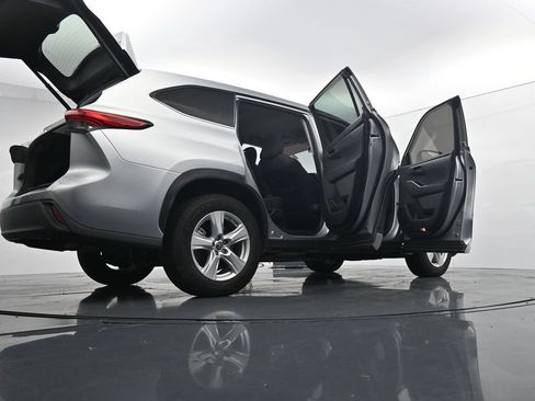 Used 2023 Toyota Highlander LE FWD image 41