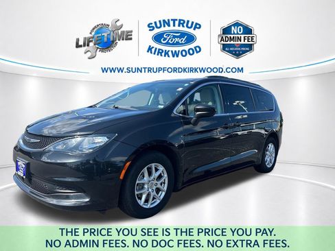Used 2021 Chrysler Voyager Lxi FWD image 1