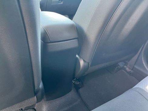 Used 2025 Kia Soul LX w/ LX Technology Package FWD image 23