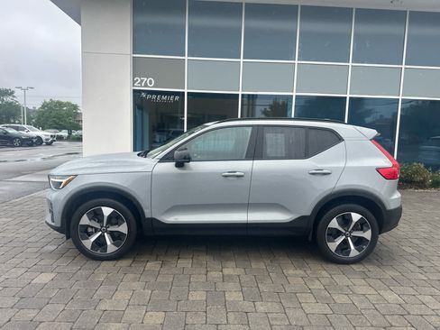 Used 2024 Volvo XC40 B5 Plus w/ Protection Package Premier AWD/4WD image 3