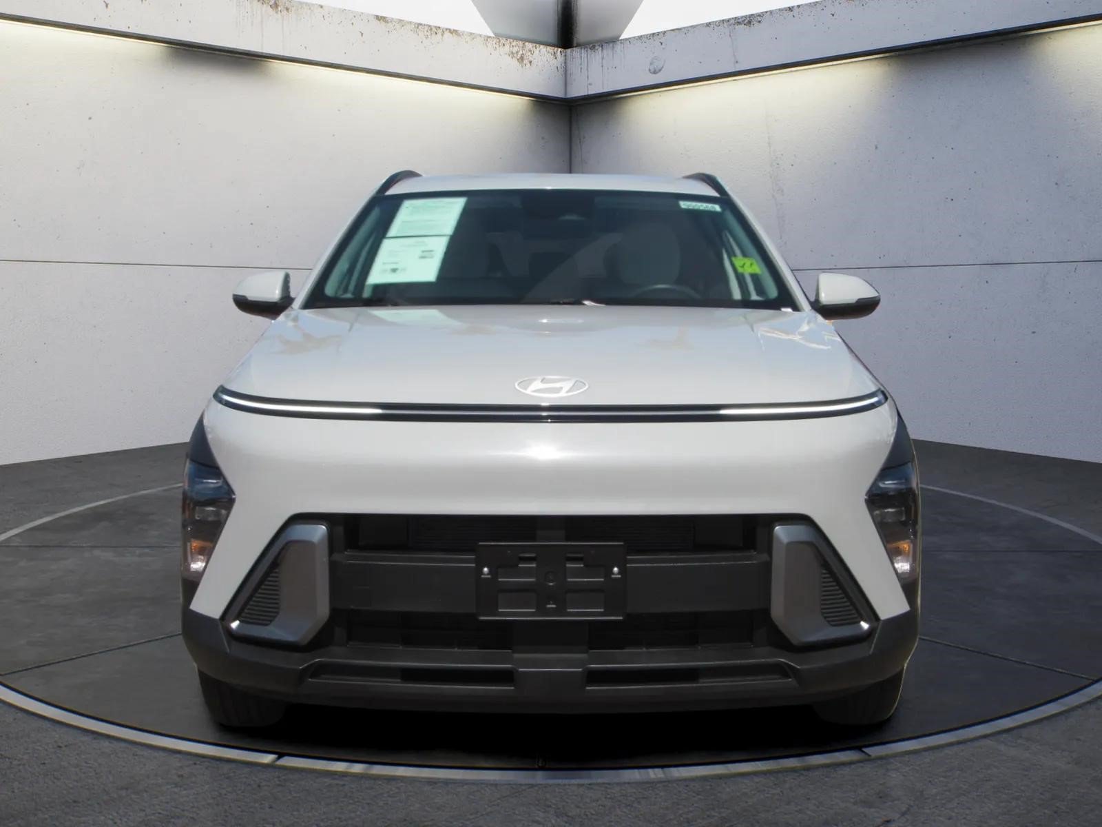 Used 2025 Hyundai Kona SEL AWD/4WD image 3