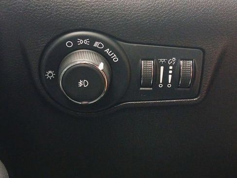 Used 2025 Jeep Compass Latitude AWD/4WD image 12