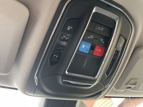 Certified 2022 Jeep Grand Cherokee Limited w/ Luxury Tech Group II image 26