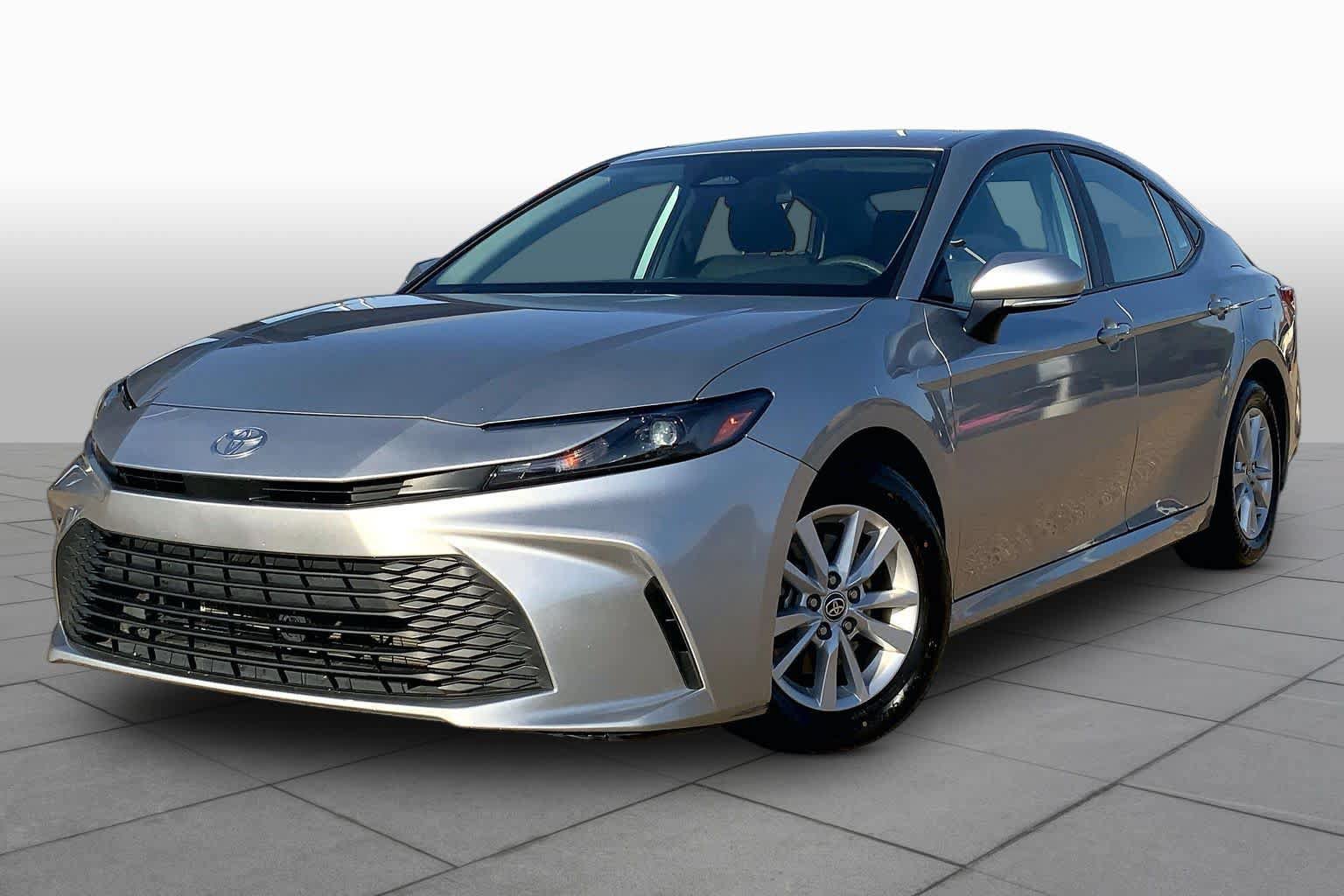 Used 2025 Toyota Camry LE FWD image 1