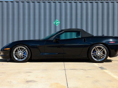 Used 2005 Chevrolet Corvette Convertible w/ Preferred Equipment Group RWD image 8