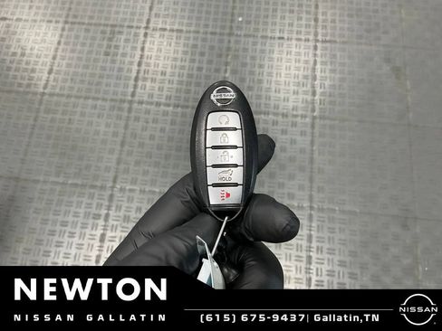 Used 2018 Nissan Rogue SV w/ Premium Package FWD image 32