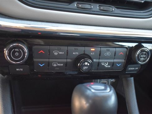 Used 2022 Jeep Compass Limited image 34