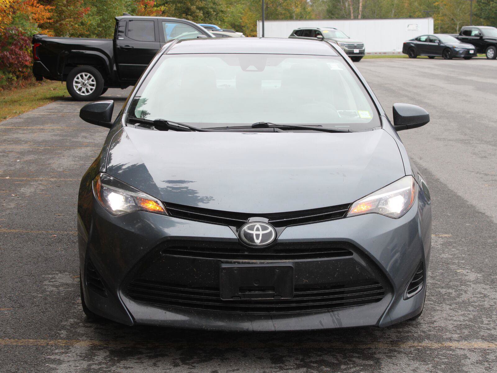 Used 2018 Toyota Corolla LE FWD image 2