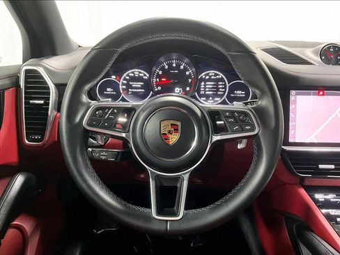 Used 2021 Porsche Cayenne image 18