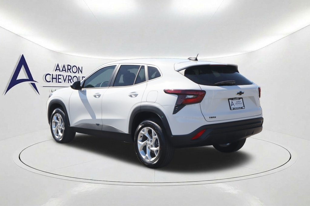 New 2026 Chevrolet Trax LS w/ LS Convenience Package FWD image 7