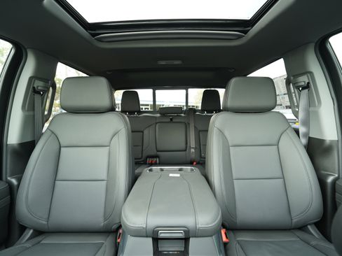 New 2026 Chevrolet Silverado 1500 LTZ w/ LTZ Premium Package AWD/4WD image 8