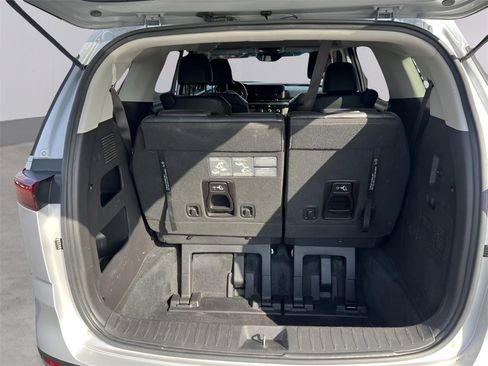 Used 2022 Kia Carnival LX image 24