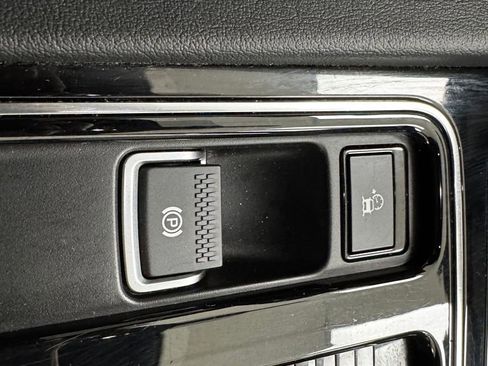 Used 2020 Jaguar F-PACE S image 27