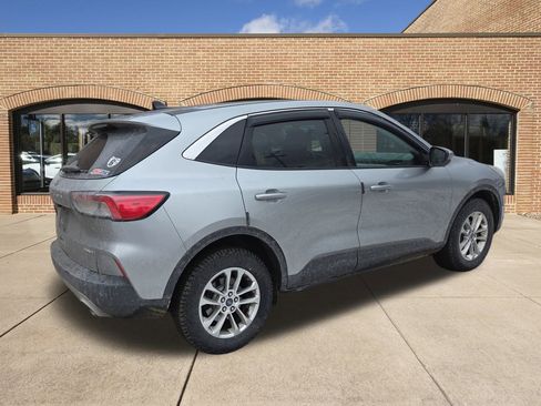 Used 2021 Ford Escape SE image 3