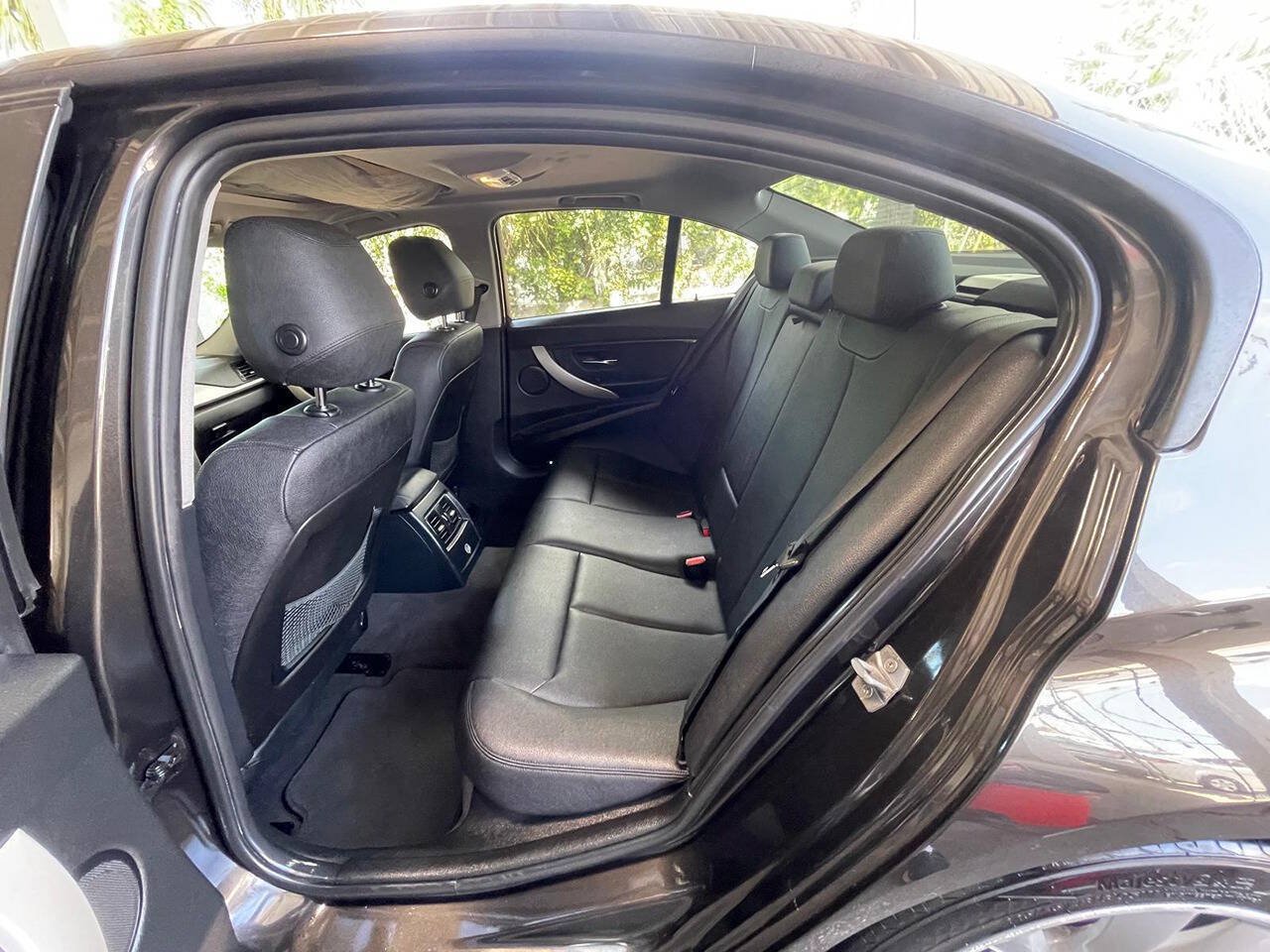 Used 2018 BMW 320i Sedan RWD image 14