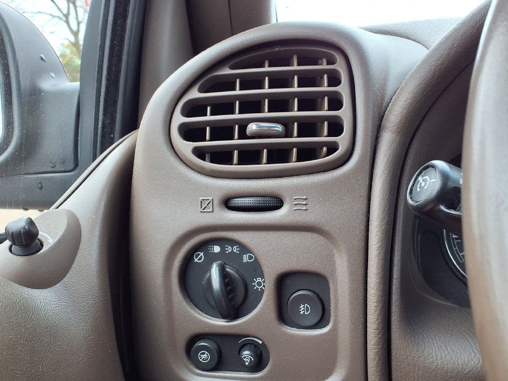 Used 2005 Buick Rainier CXL AWD/4WD image 21