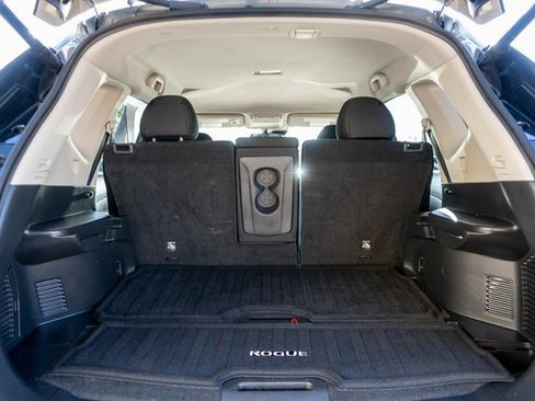 Used 2019 Nissan Rogue SV image 10