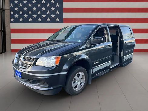 Used 2011 Dodge Grand Caravan Mainstreet w/ PWR Convenience Group image 2