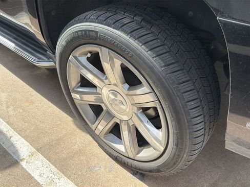 Used 2019 Cadillac Escalade Luxury AWD/4WD image 5