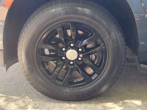 Used 2021 Chevrolet Suburban LT RWD image 30
