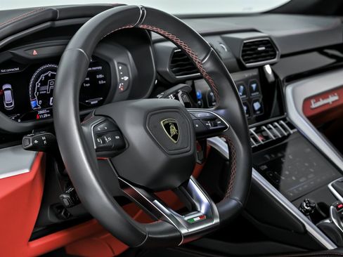 Used 2020 Lamborghini Urus image 25