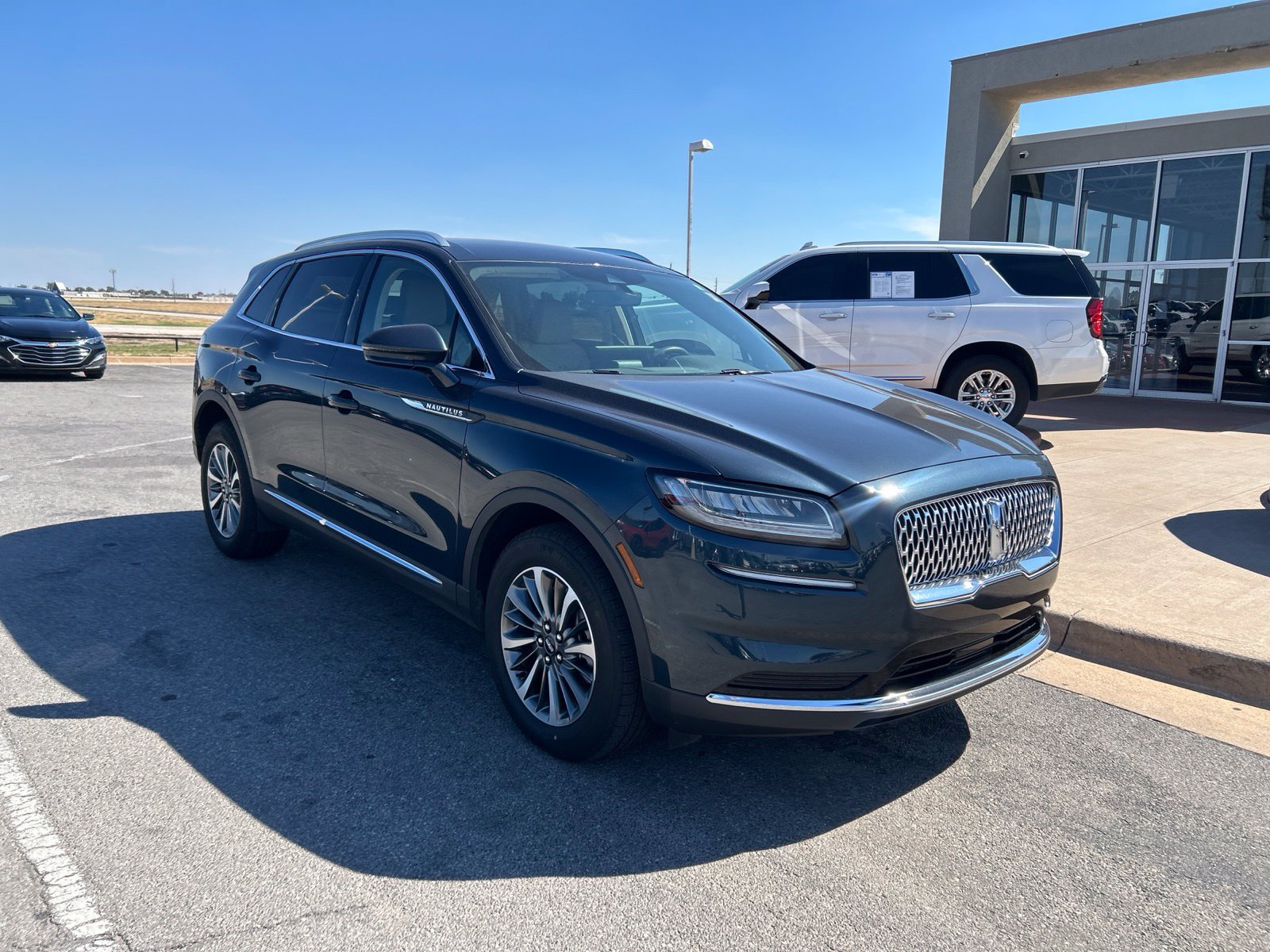 Used 2023 Lincoln Nautilus AWD w/ Premium Package image 3