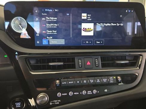 Used 2025 Lexus ES 350 Ultra Luxury image 16