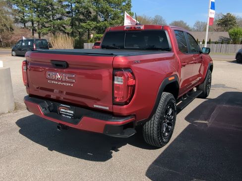 Used 2024 GMC Canyon Elevation w/ Elevation Premium Package image 9