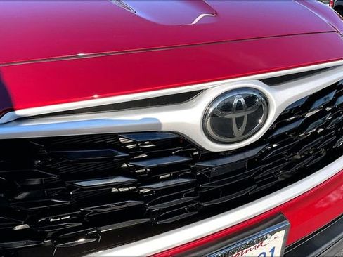 Used 2023 Toyota Highlander XLE image 34