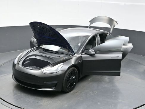 Used 2021 Tesla Model 3 Standard Range Plus image 38