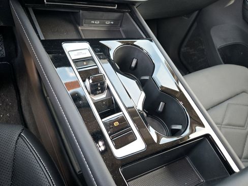 New 2024 Volkswagen Atlas SE image 13