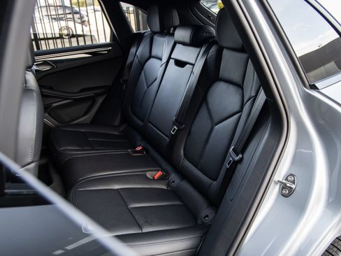 Certified 2026 Porsche Macan AWD/4WD image 36