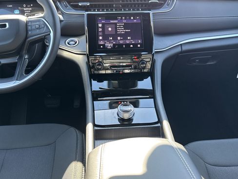 New 2025 Jeep Grand Cherokee Laredo X image 6