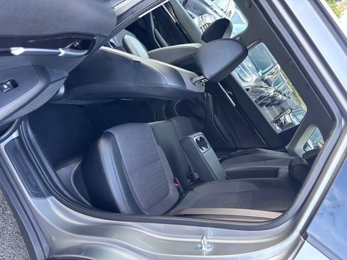 Used 2025 Kia Seltos S AWD/4WD image 16