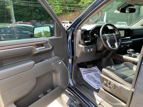 Used 2022 GMC Sierra 1500 SLT w/ SLT Premium Plus Package AWD/4WD image 15