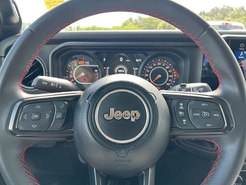 Used 2024 Jeep Wrangler Unlimited Rubicon AWD/4WD image 13