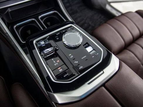 Used 2023 BMW 760i xDrive w/ Luxury Rear Seating Package AWD/4WD image 37