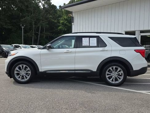Used 2023 Ford Explorer XLT w/ Equipment Group 202A RWD image 2