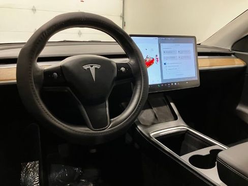 Used 2021 Tesla Model Y Long Range image 25