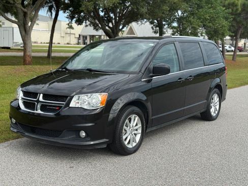 Used 2019 Dodge Grand Caravan SXT FWD image 4