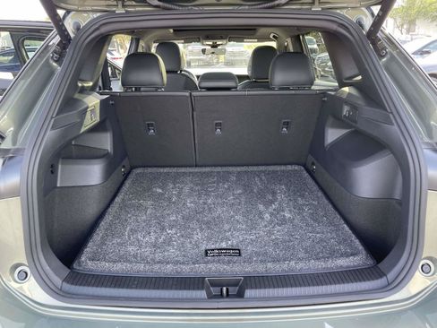 Certified 2025 Volkswagen Tiguan SE R-Line AWD/4WD image 10