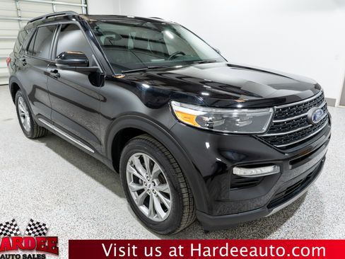 Used 2022 Ford Explorer XLT w/ Equipment Group 202A image 6