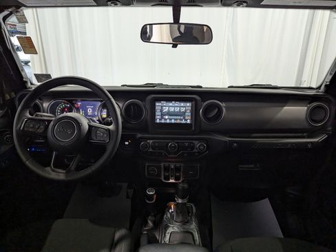 Used 2023 Jeep Wrangler Unlimited image 12