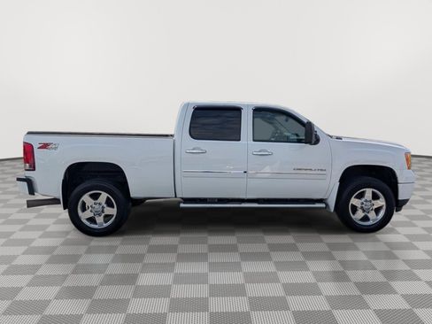 Used 2013 GMC Sierra 2500 Denali w/ Suspension Package, Off-Road AWD/4WD image 6