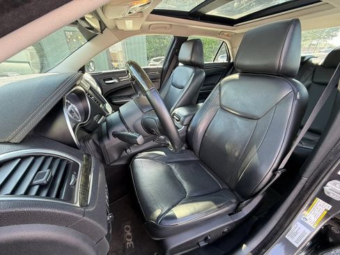 Used 2016 Chrysler 300 C RWD image 12