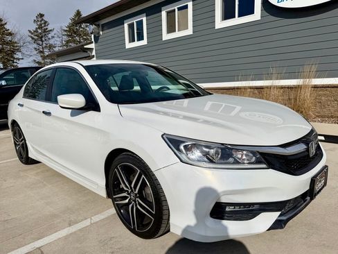 Used 2017 Honda Accord Sport Special Edition image 2